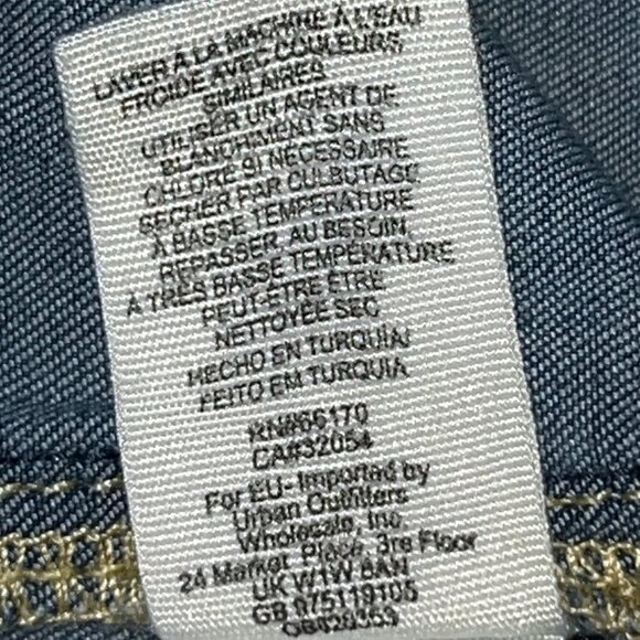 WE THE FREE JUST FLOAT ON ELEPHANT EAR BELL BOTTOM EXTREME FLARE BLUE JEANS - 31 - Picture 12 of 15